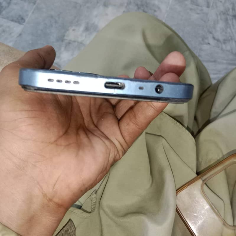 Realme C63 0