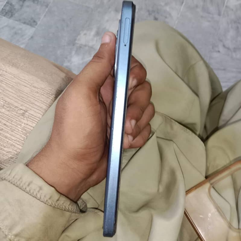 Realme C63 4