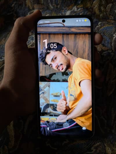 Itel S25 6 128 with box and charger