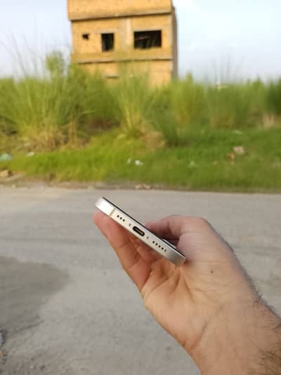 Apple iPhone 15