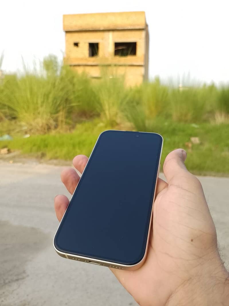 Apple iPhone 15 6