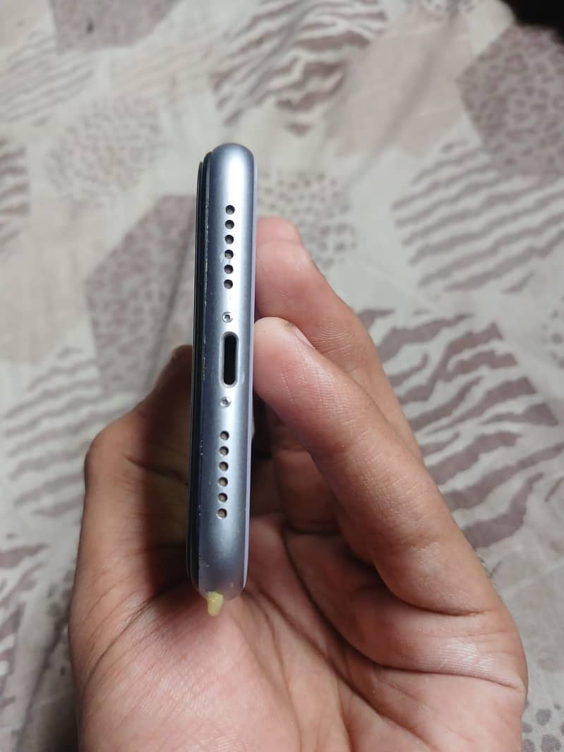 Apple iPhone 11 3
