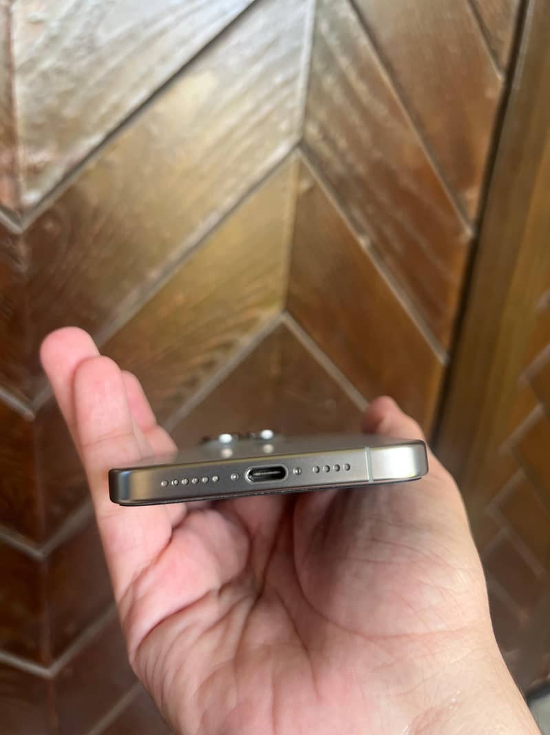 Apple iPhone 15 Pro Max 1
