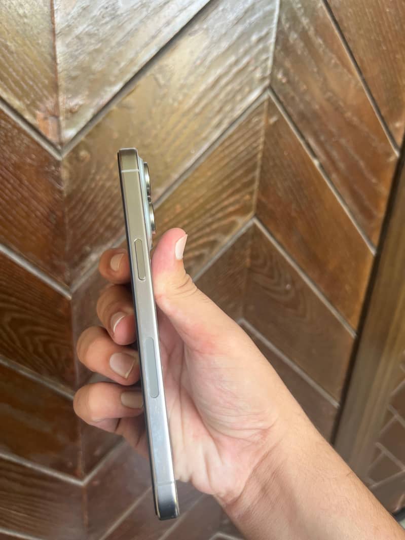 Apple iPhone 15 Pro Max 2
