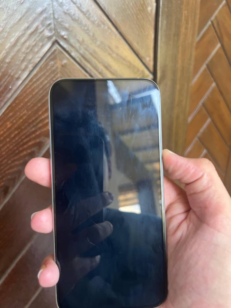 Apple iPhone 15 Pro Max 4