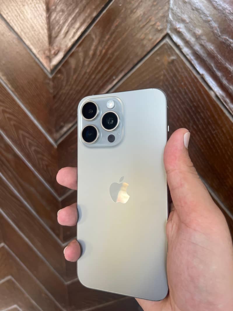 Apple iPhone 15 Pro Max 5