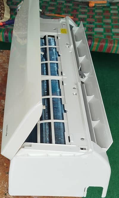 Gree DC Inverter 1 ton for sale