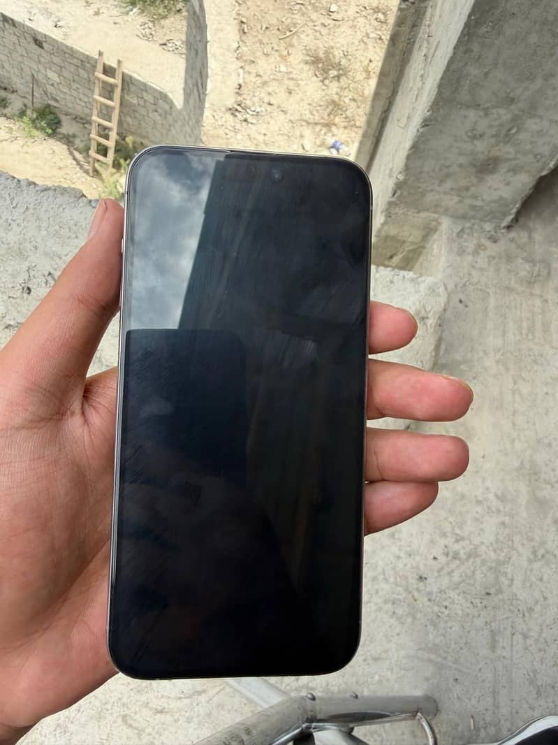 Apple iPhone 15 Pro Max 1