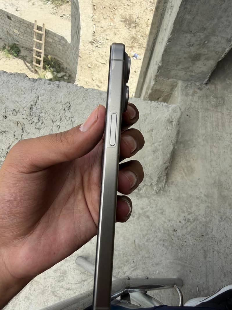 Apple iPhone 15 Pro Max 2