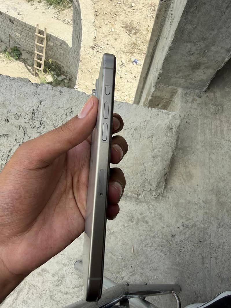 Apple iPhone 15 Pro Max 3