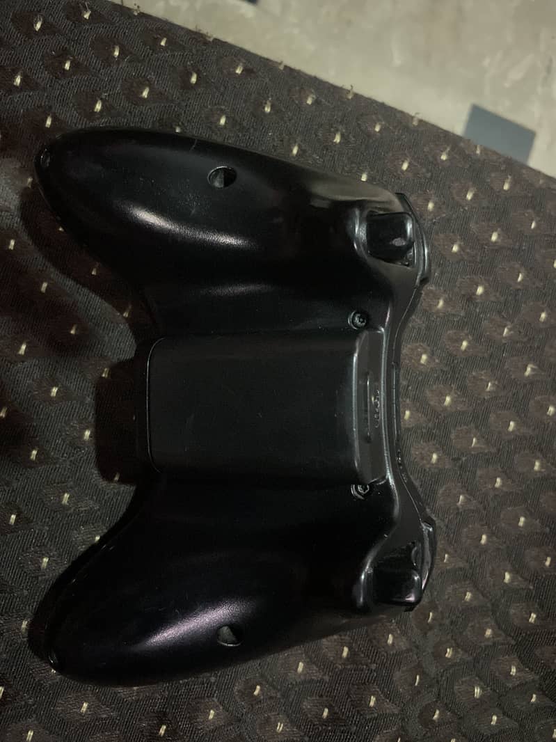 XBOX 360 S CONSOLE WITH 2 CONTROLLERS 10