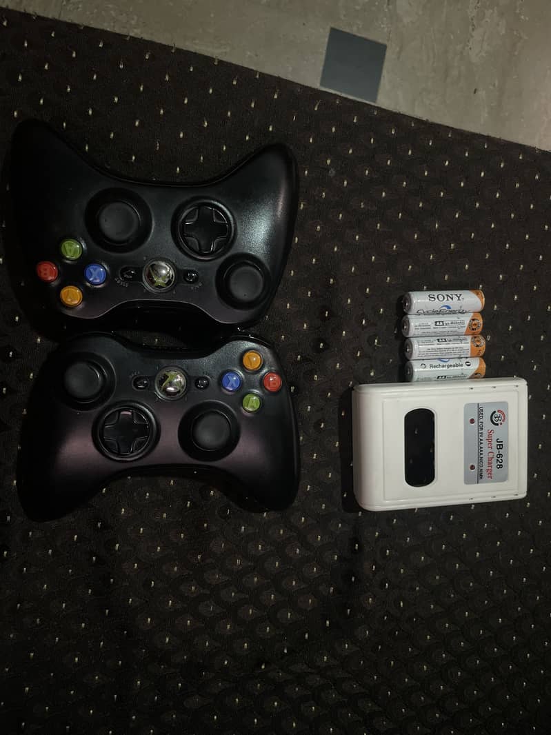 XBOX 360 S CONSOLE WITH 2 CONTROLLERS 11