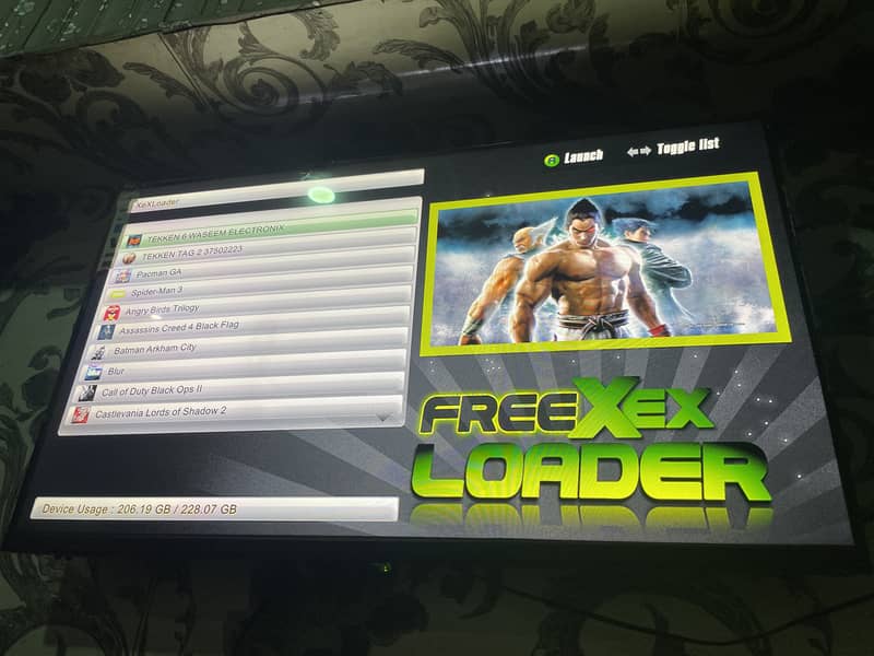XBOX 360 S CONSOLE WITH 2 CONTROLLERS 14