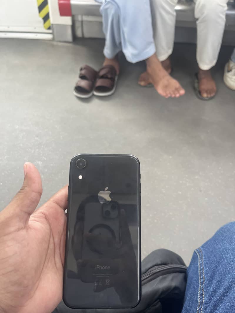 Apple iPhone XR 7