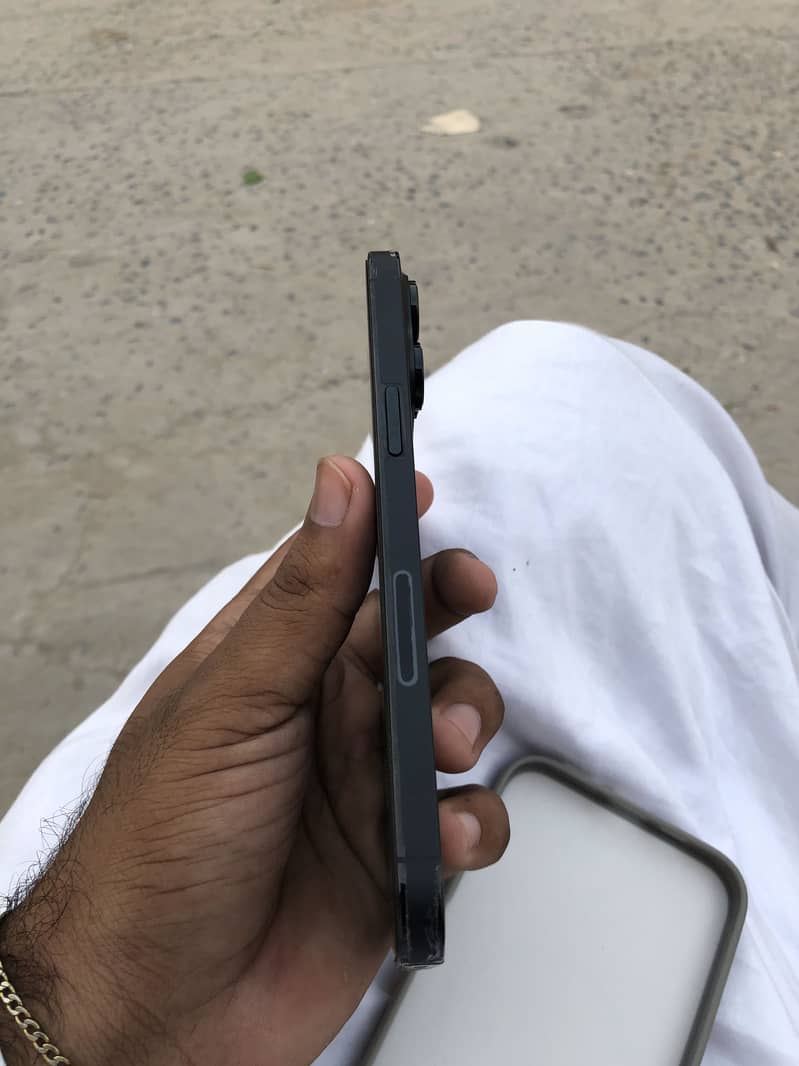 Apple iPhone 14 Pro Max 3