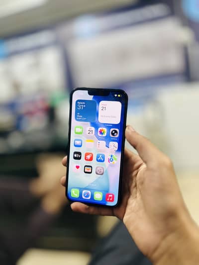 Apple iPhone 13