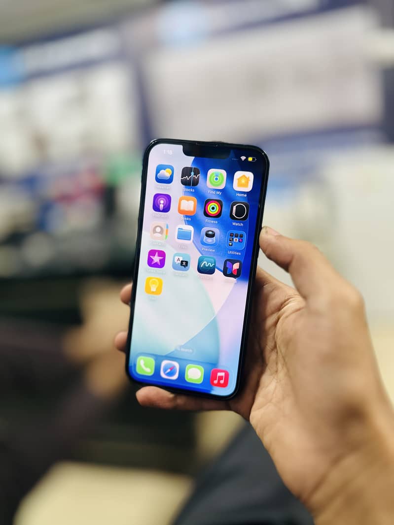 Apple iPhone 13 128gb 10/10 condition 2