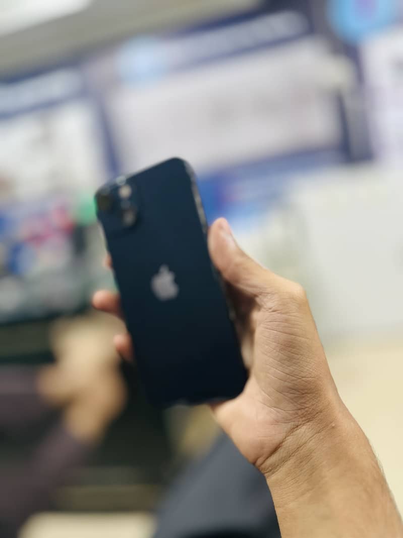 Apple iPhone 13 128gb 10/10 condition 4
