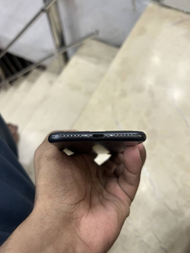 Apple iPhone 7 3