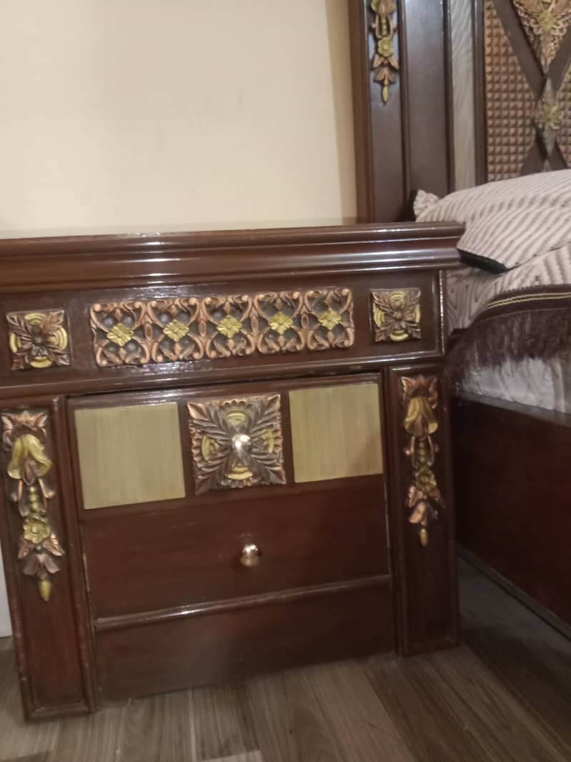 bed dressing side table with spring mattress 2