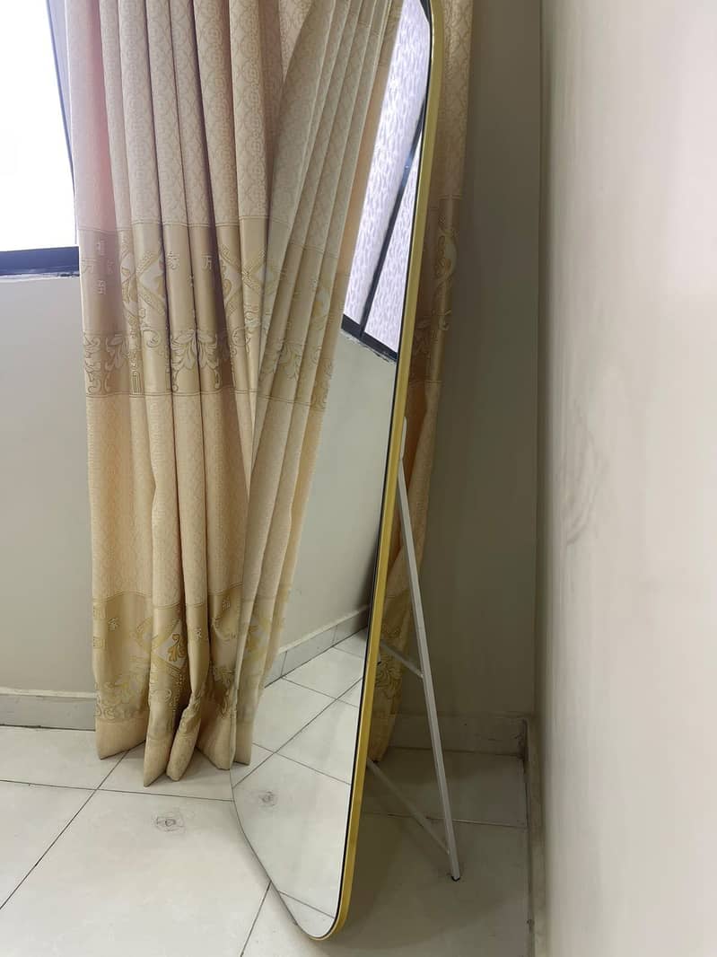 Standing mirror 1