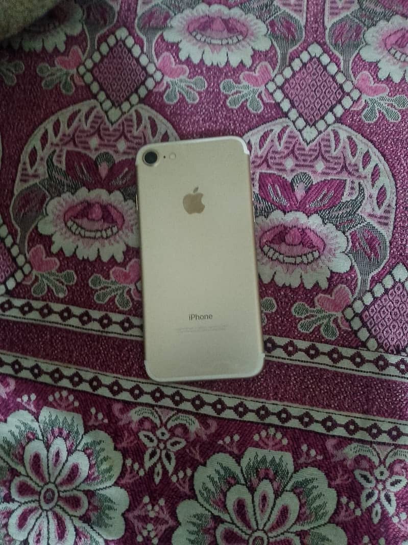 Apple iPhone 7 0