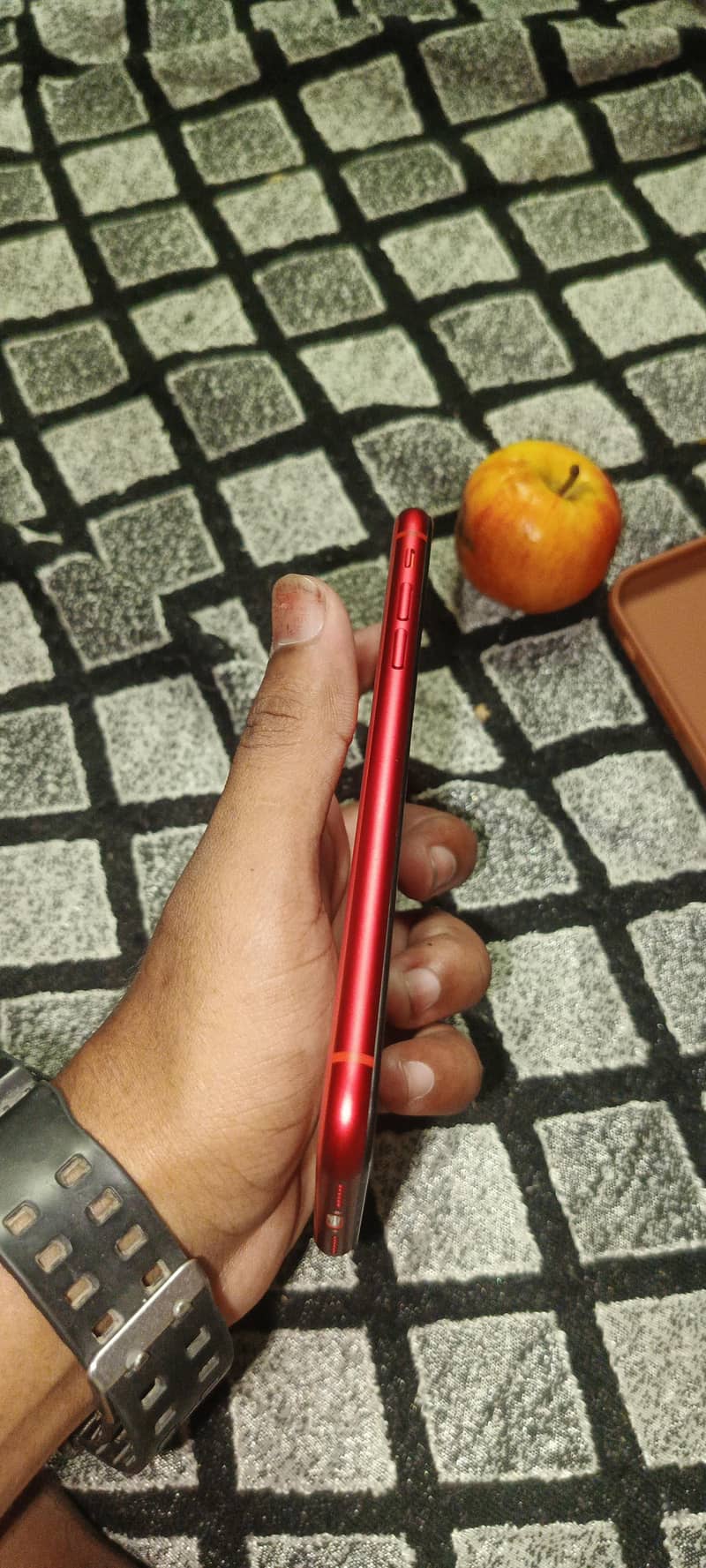 Apple iPhone 11 4