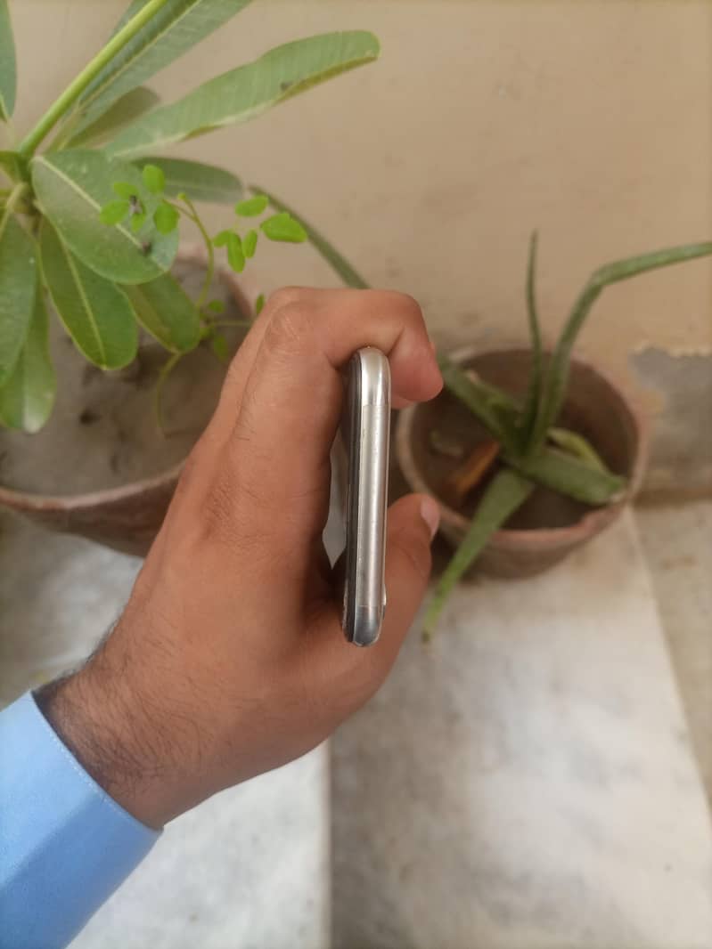 Apple iPhone X 6