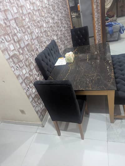 Dining table for sale