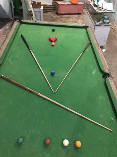 Snooker Table 5x10 with complete set (JHAWARIAN)