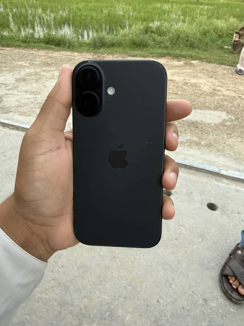Apple iPhone 16 0