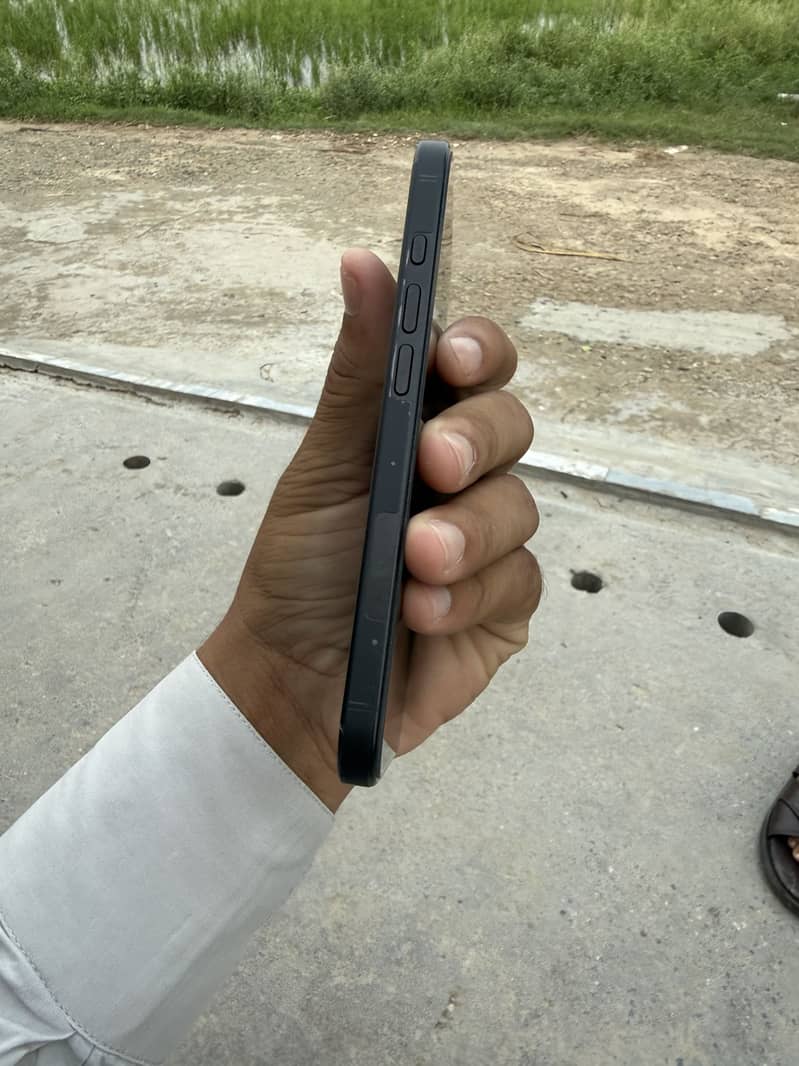 Apple iPhone 16 1