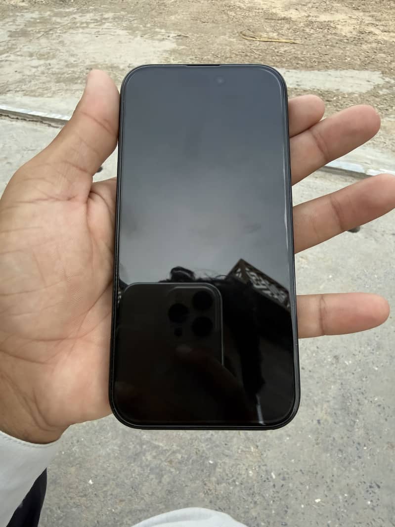Apple iPhone 16 3