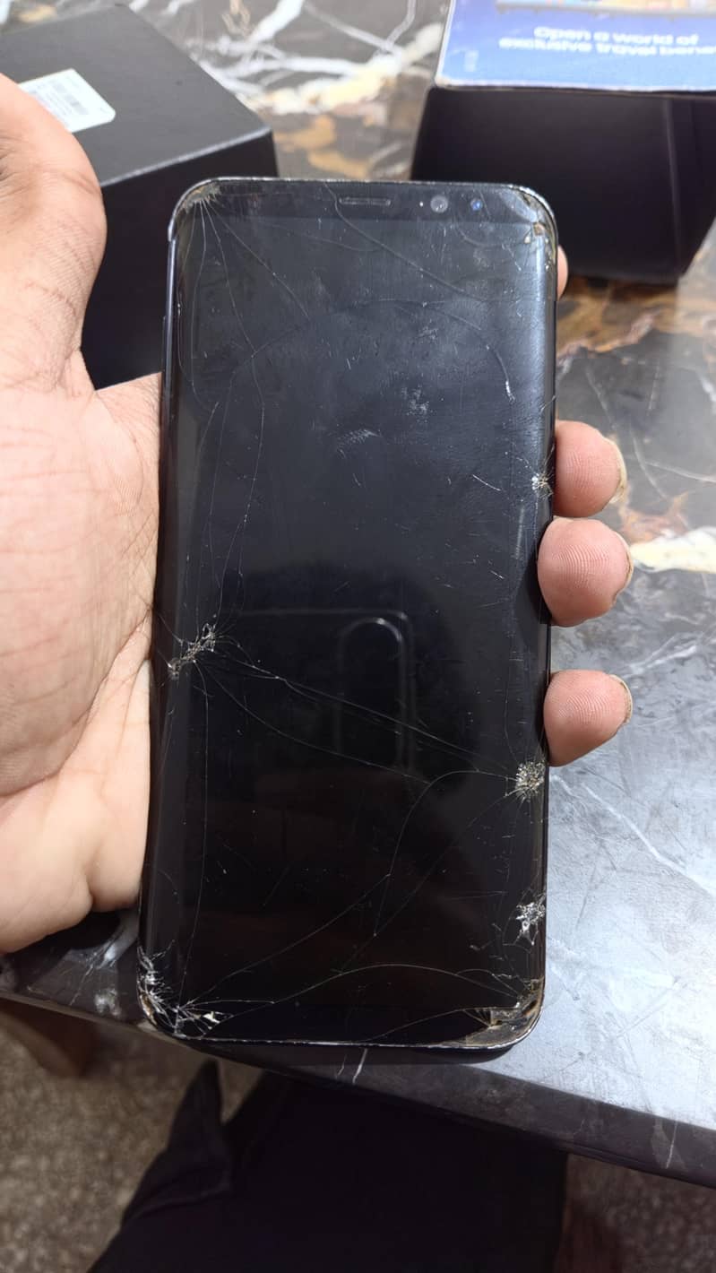 Samsung Mobile S8 Plus 4