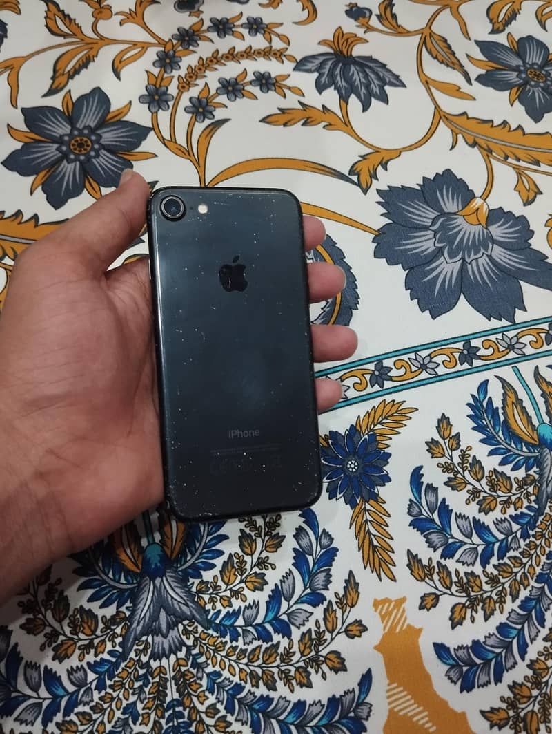 Apple iPhone 7 1
