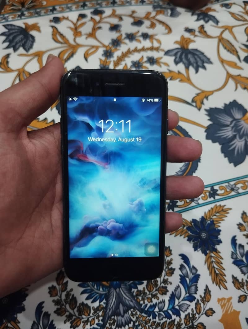 Apple iPhone 7 2