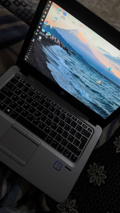 HP Laptop 8 /238gb 128MB Graphic card touch screen