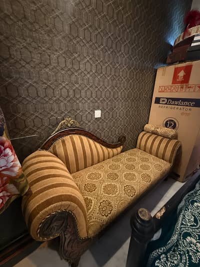 Dewan for Urgent Sale