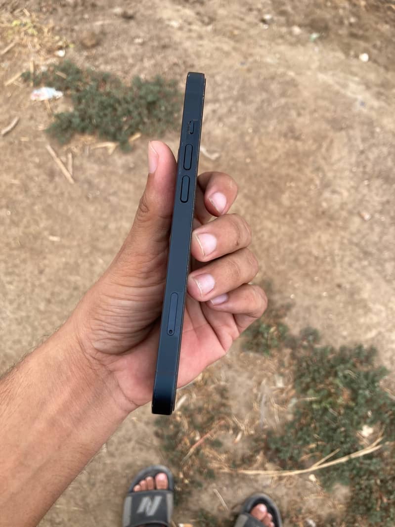 Apple iPhone 13 2