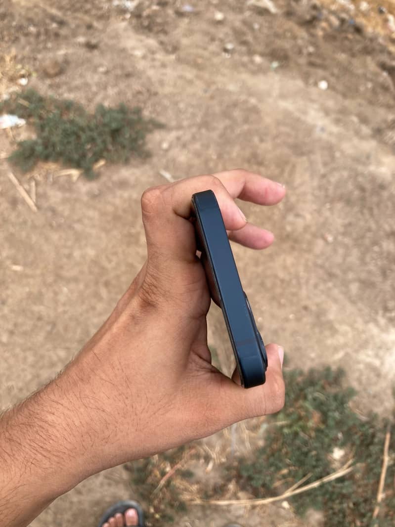 Apple iPhone 13 4
