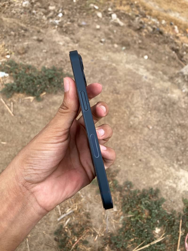 Apple iPhone 13 5
