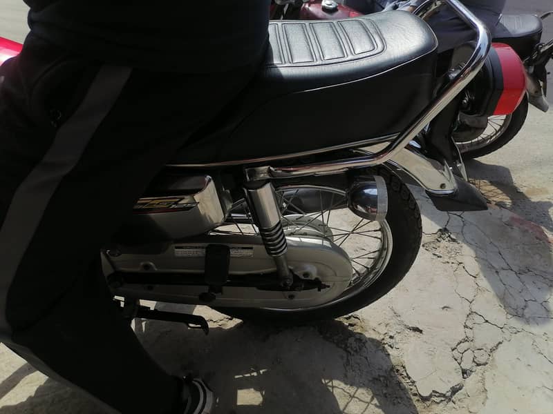 بائیک بلکل لش ہے 4