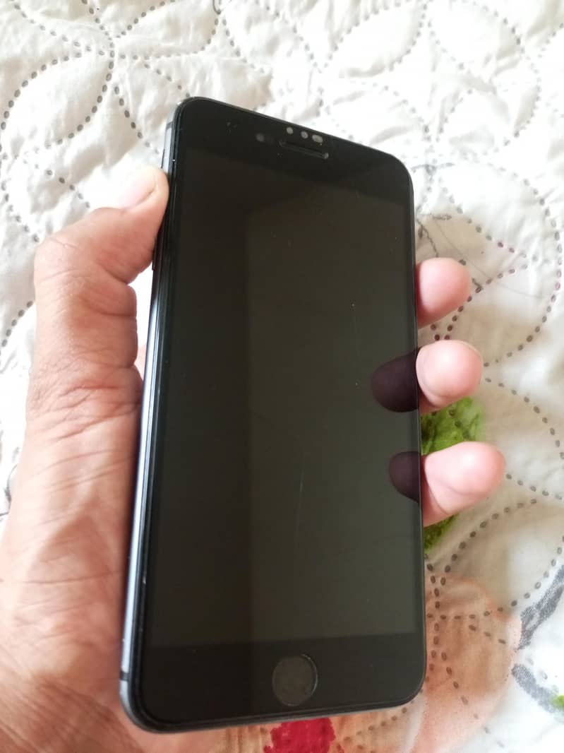 Apple iPhone 8 Plus 0