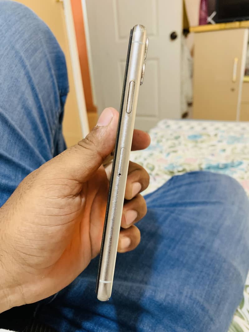 Apple iPhone 11 Pro Max 0