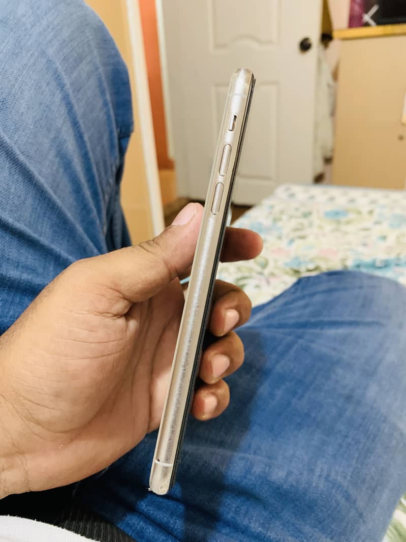 Apple iPhone 11 Pro Max 1