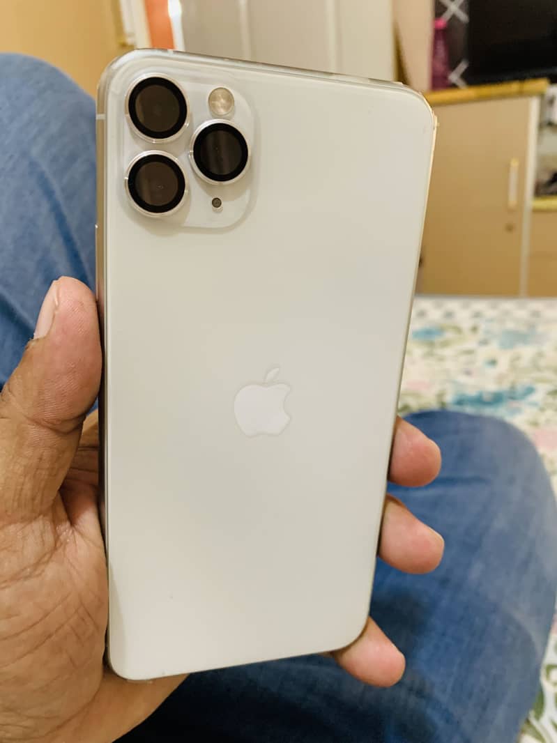 Apple iPhone 11 Pro Max 2