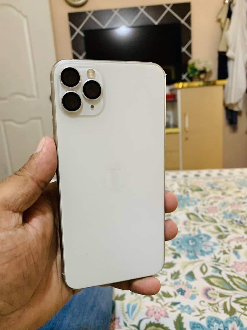 Apple iPhone 11 Pro Max 3