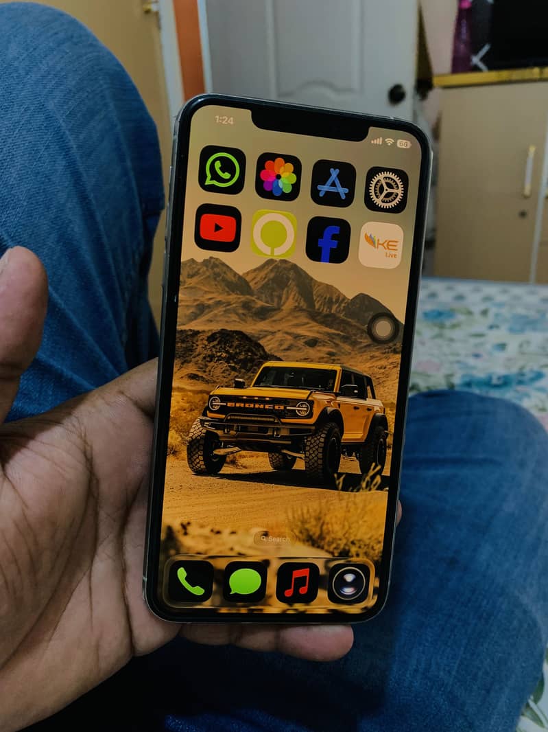 Apple iPhone 11 Pro Max 4