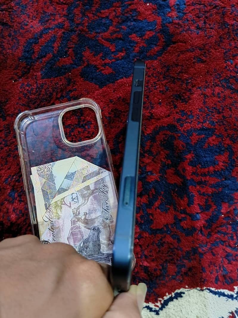 Apple iPhone 13 3