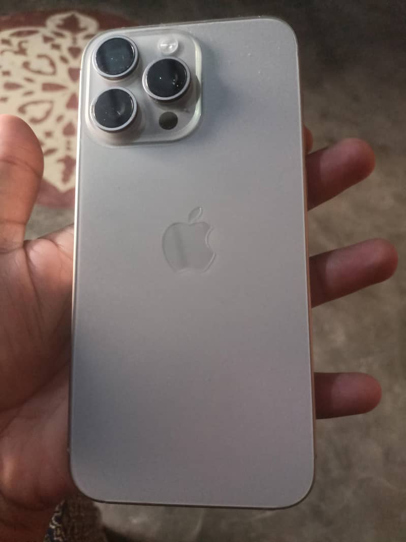Apple iPhone 15 Pro Max 1